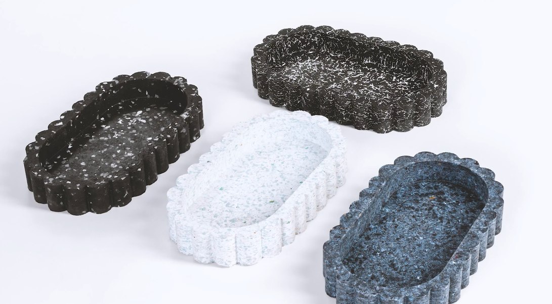 Suelas y componentes de calzado fabricados con corcho y materiales reciclados de distintos colores